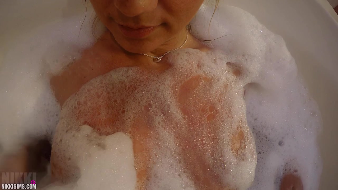 Nikki POV in bath - ePornhubs