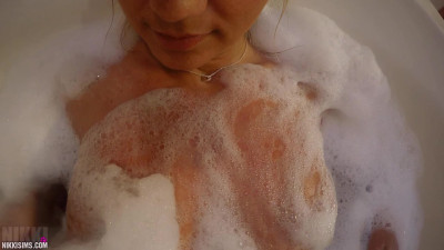 Nikki POV in bath