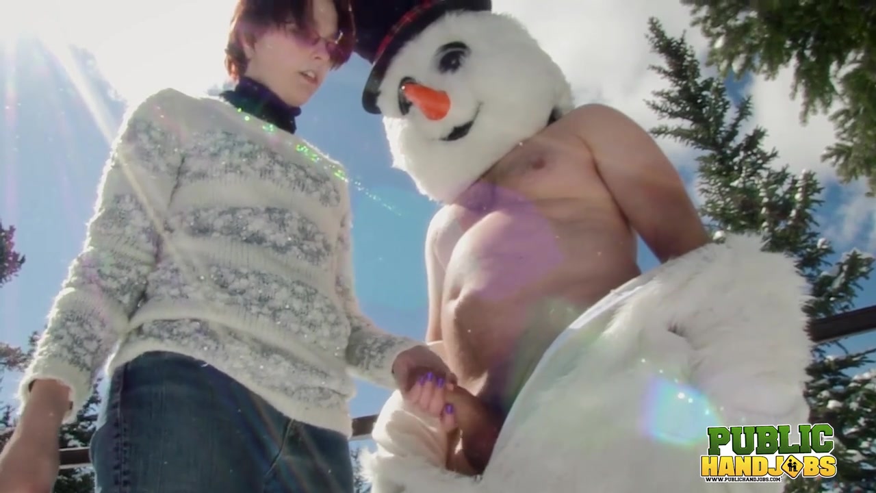 Public Handjobs Brandi de Lafey Strokes A Snowman - ePornhubs
