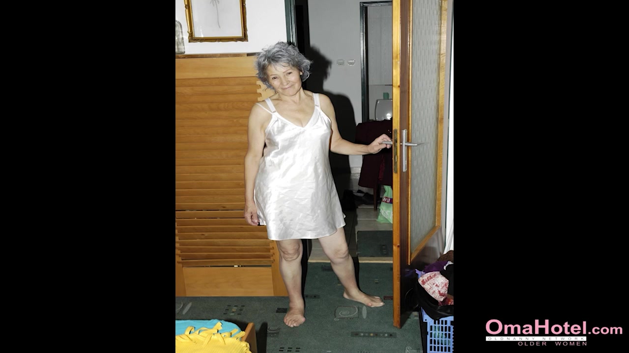 OMAHOTEL Grannies Sending Nudes Online - ePornhubs